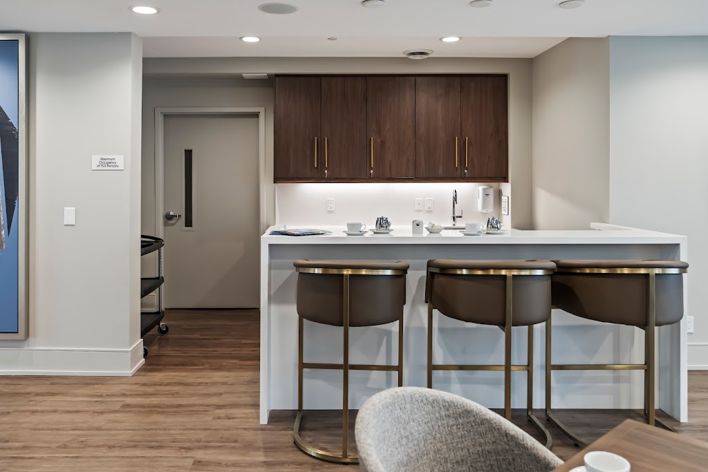 The Shores of Port Credit Luxury Senior Rentals | 270 Lakeshore Rd W, Mississauga, ON L5H 0A4, Canada | Phone: (905) 812-5280