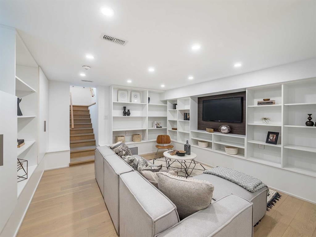 Toronto Realtor Brad McRae - Keller Williams Co-Elevation Realty | 2100 Bloor St W #7B, Toronto, ON M6P 1Y8, Canada | Phone: (416) 236-1392