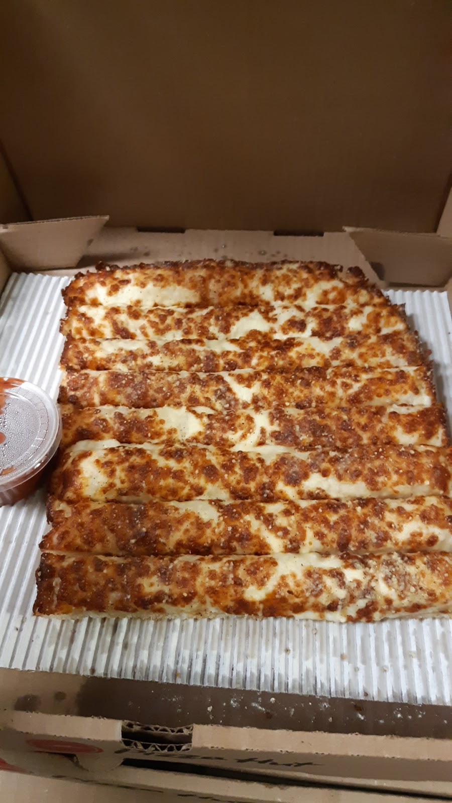 Pizza Hut | 70 Dufferin St, Perth, ON K7H 3A7, Canada | Phone: (613) 264-1010