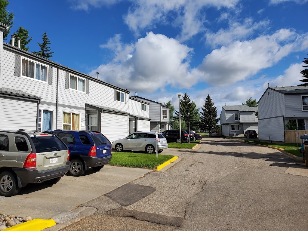 Hermitage Park Townhomes | 4626 127 Ave NW #4504, Edmonton, AB T5A 2X8, Canada | Phone: (780) 554-4931