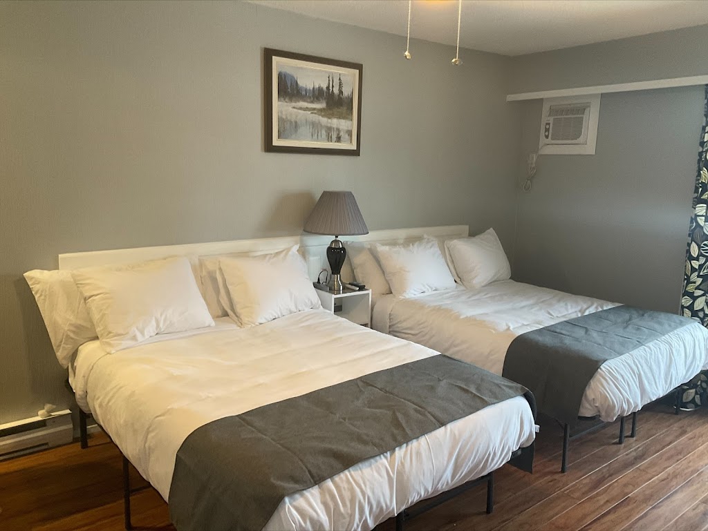 Celadon Lodge | 5000, BC-93, Radium Hot Springs, BC V0A 1M0, Canada | Phone: (778) 761-0504