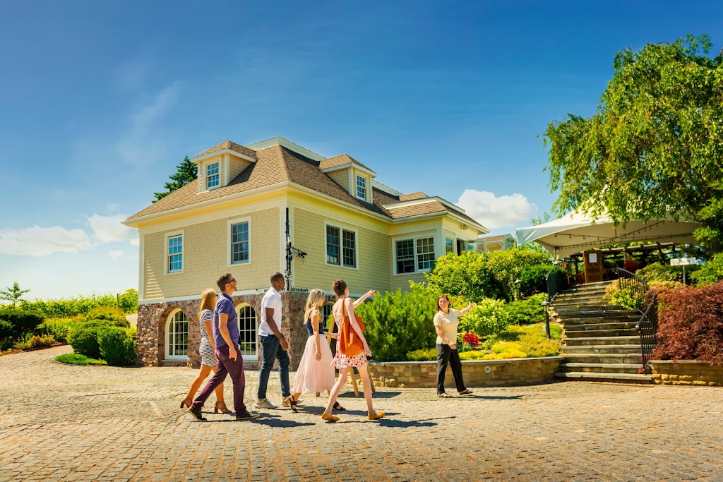 Go North Tours | 563 Clifton Ave, Windsor, NS B0N 2T0, Canada | Phone: (902) 472-2668