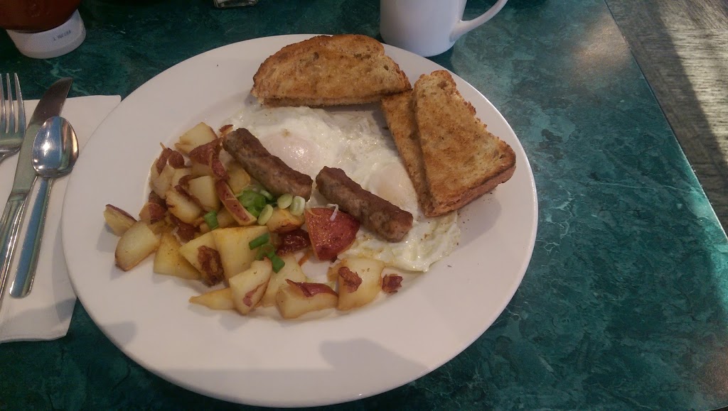Shooters Family Golf Centre and Restaurant | 2731 Main St, Winnipeg, MB R2V 4T2, Canada | Phone: (204) 339-2326