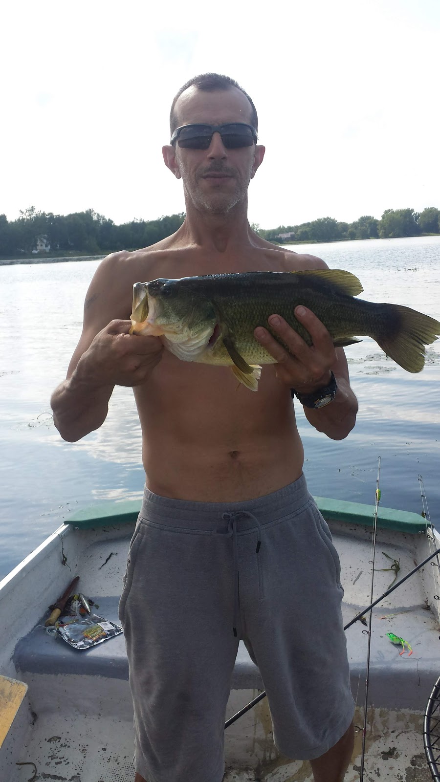 Centre De Peche R Lauzon Enrg | 876 Ch de la Baie, Rigaud, QC J0P 1P0, Canada | Phone: (450) 451-4050