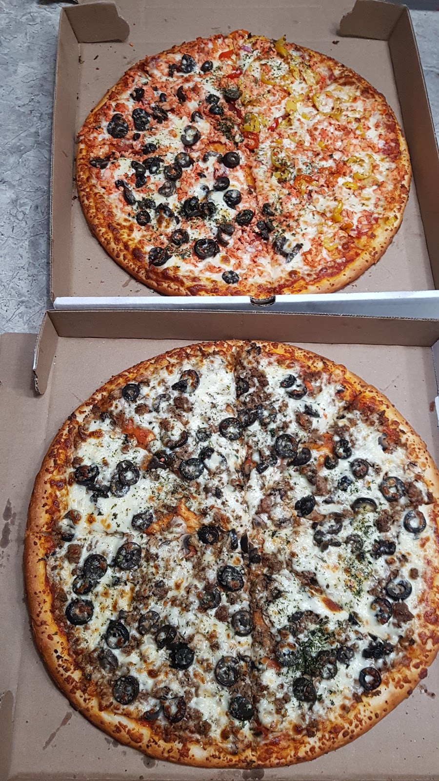 Yaseen Pizza Bank Street | 2895 Bank St, Gloucester, ON K1T 1N2, Canada | Phone: (613) 739-6363