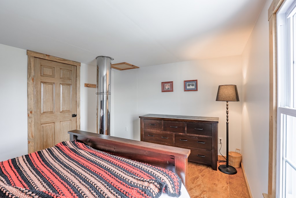 Muriels Ridge - Rustic Farm House Vacation | 4141 Forbes Rd, Mossley, ON N0L 1V0, Canada | Phone: (519) 671-0201