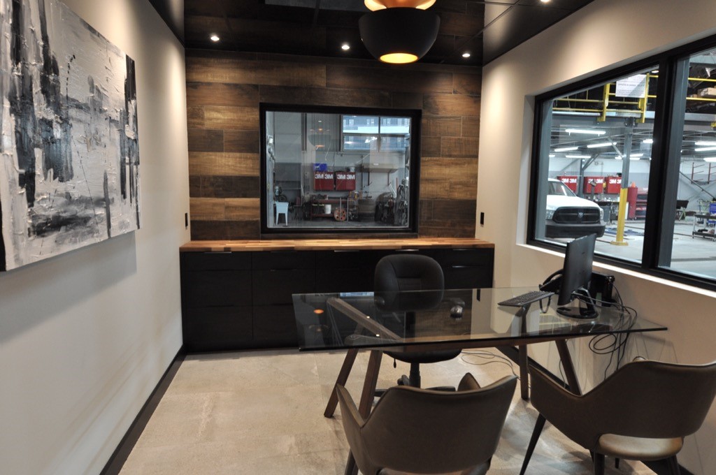 Duo Carrosserie Perfection | 2385 Bd Chomedey, Laval, QC H7T 2W5, Canada | Phone: (450) 238-8471