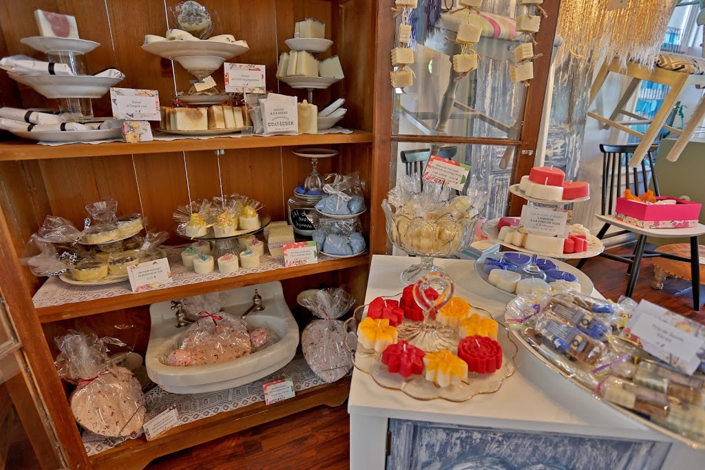 Boutique Les Créations de Bonnie | 394 Rue Saint-Jacques S, Coaticook, QC J1A 2N9, Canada | Phone: (819) 580-9117