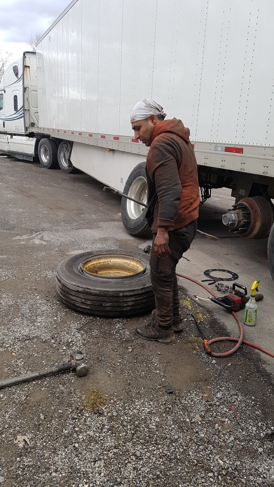 Safe Load Transport Yard | 175 Rue Principale, Laval, QC H7X 3V1, Canada | Phone: (514) 704-6622