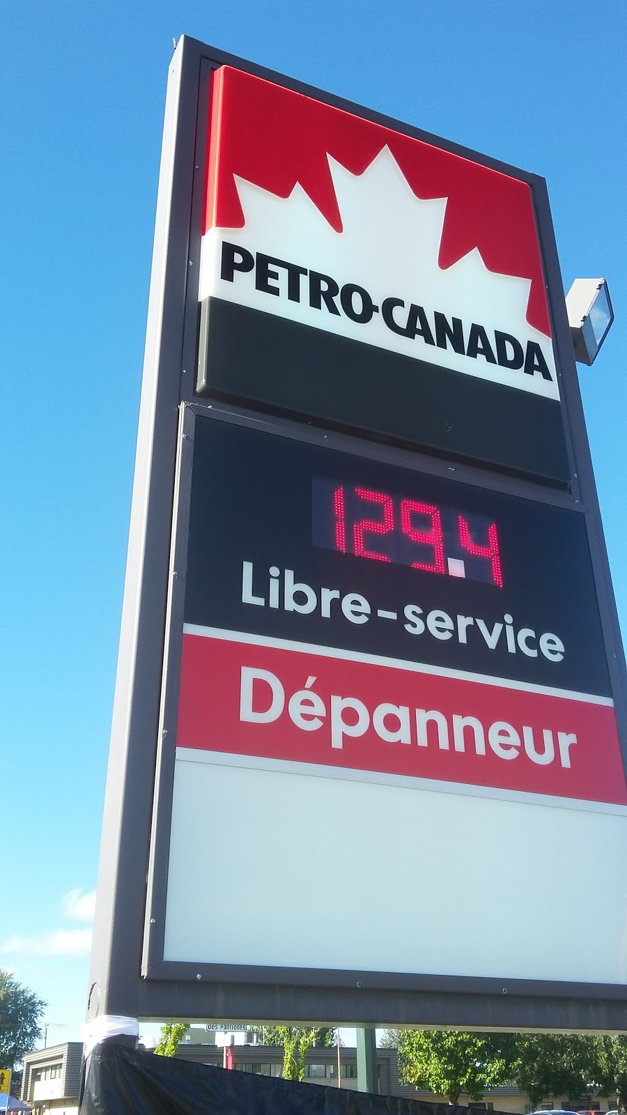 Petro-Canada | 1855 Rue Notre Dame, LAncienne-Lorette, QC G2E 5A5, Canada | Phone: (418) 871-3673