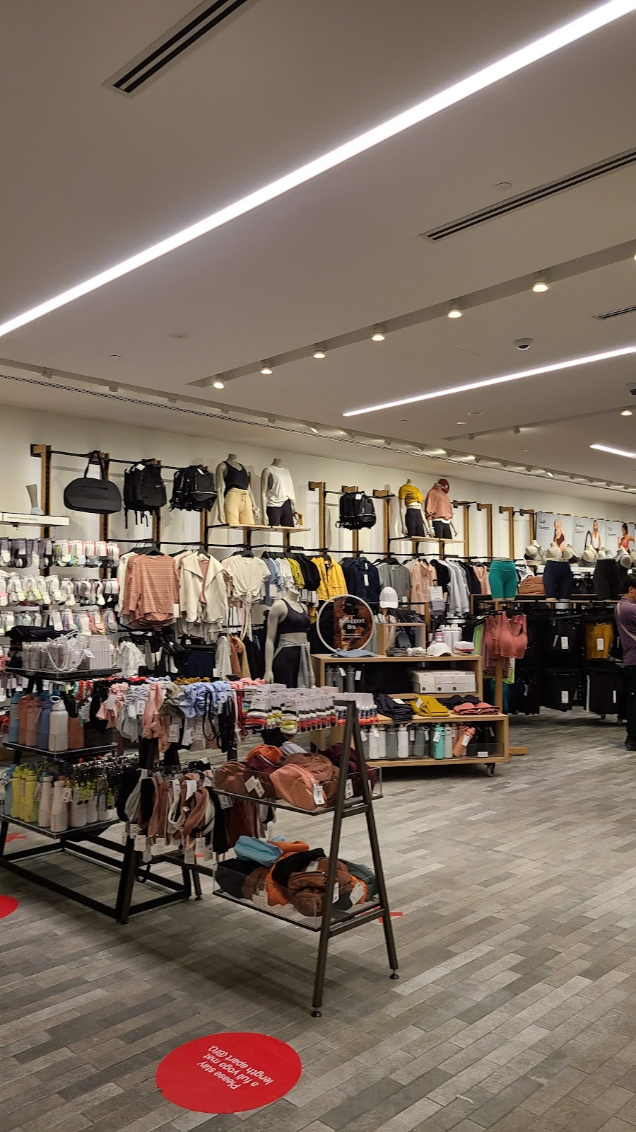 lululemon | 1800 Sheppard Ave E Unit 2031A, Toronto, ON M2J 5A7, Canada | Phone: (416) 756-9612