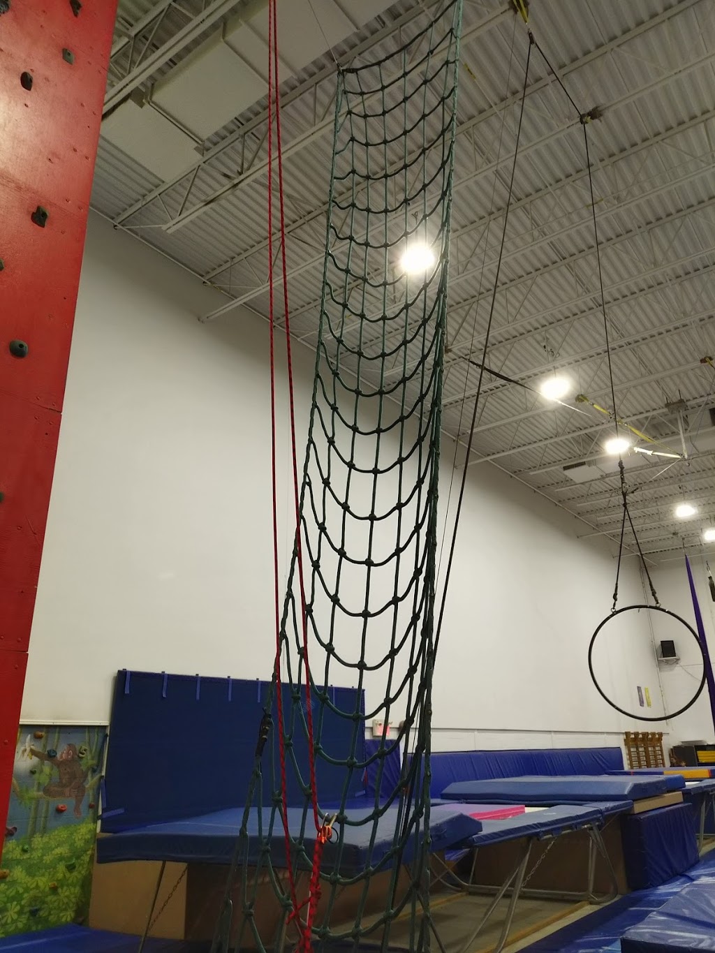 Club De Trampoline Acrosport | 1365 Boulevard Dagenais O, Laval, QC H7L 5Z9, Canada | Phone: (450) 622-0077