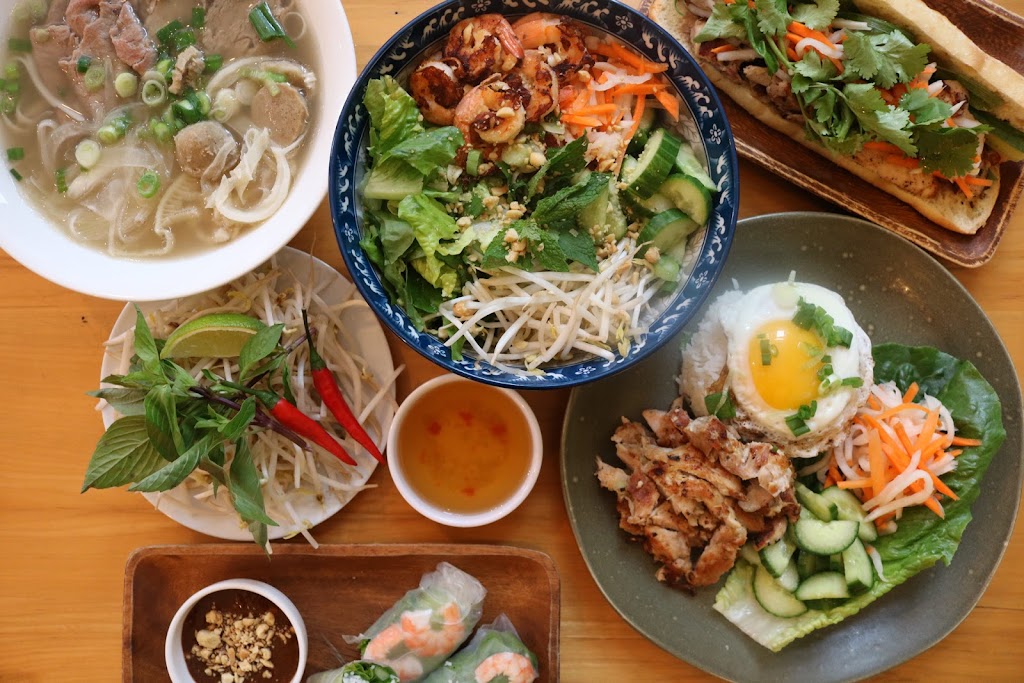 Hanoi House | 1040 Lansdowne St W Unit 4, Peterborough, ON K9J 1Z9, Canada | Phone: (705) 742-7721