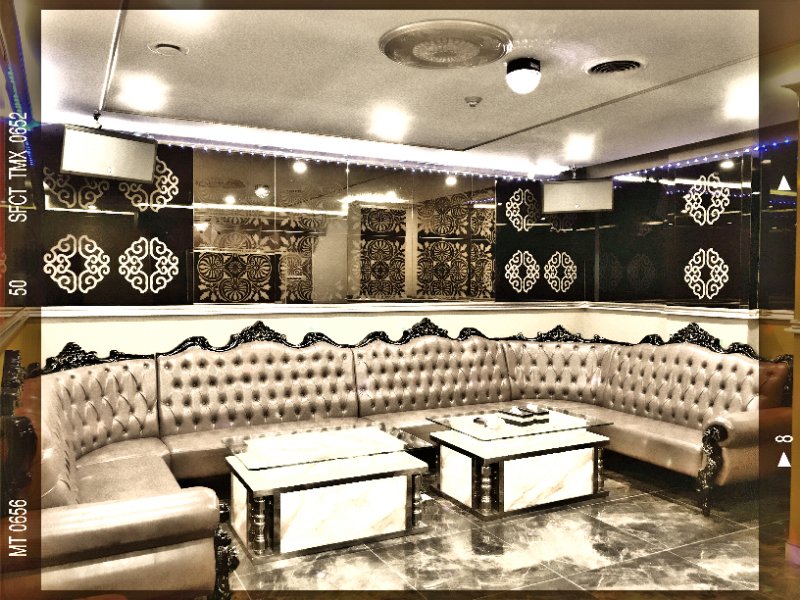 Grand Leisure Gastro House | 16 Jarvis St, Hamilton, ON L8R 1M2, Canada | Phone: (905) 522-9888