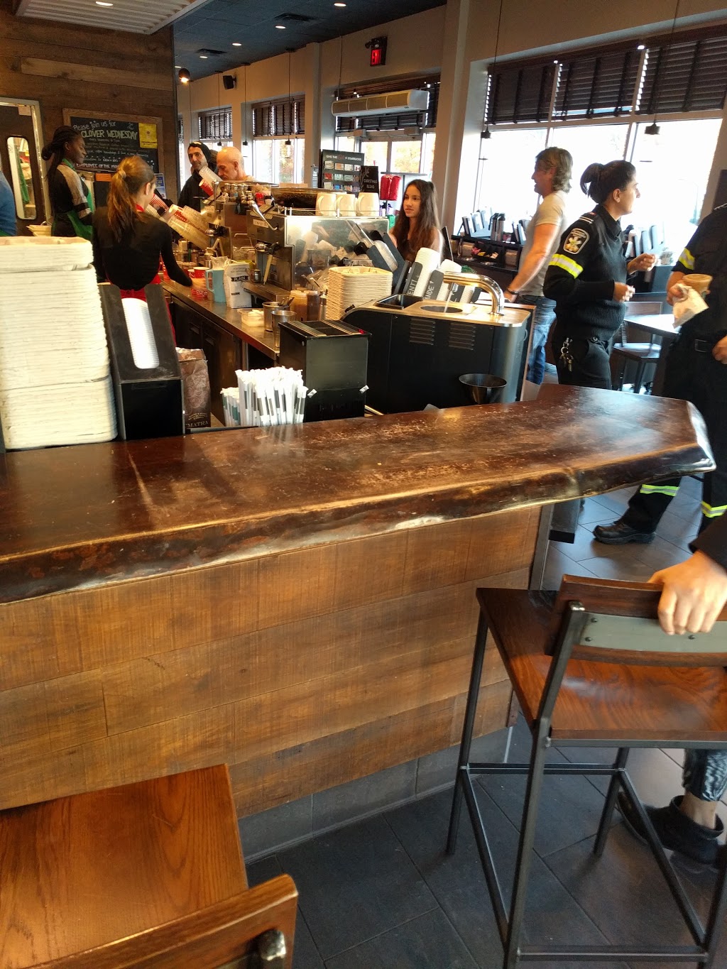 Starbucks | 2100 Hurontario St, Mississauga, ON L5B 1M8, Canada | Phone: (905) 270-2875