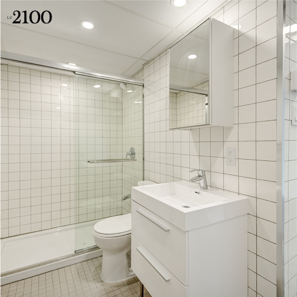 Le 2100 | 2100 Boul. de Maisonneuve Ouest # 100, Montreal, QC H3H 1K6, Canada | Phone: (514) 935-1818