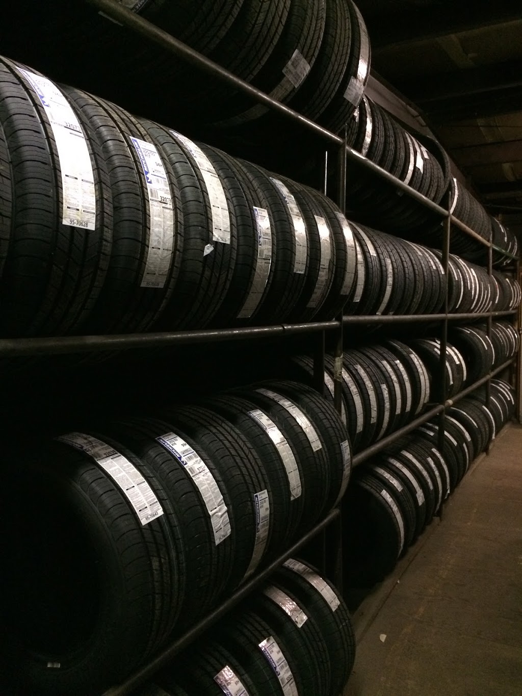 International Tire & Service Centre | 1405 Confederation St, Sarnia, ON N7S 5N9, Canada | Phone: (519) 332-1350
