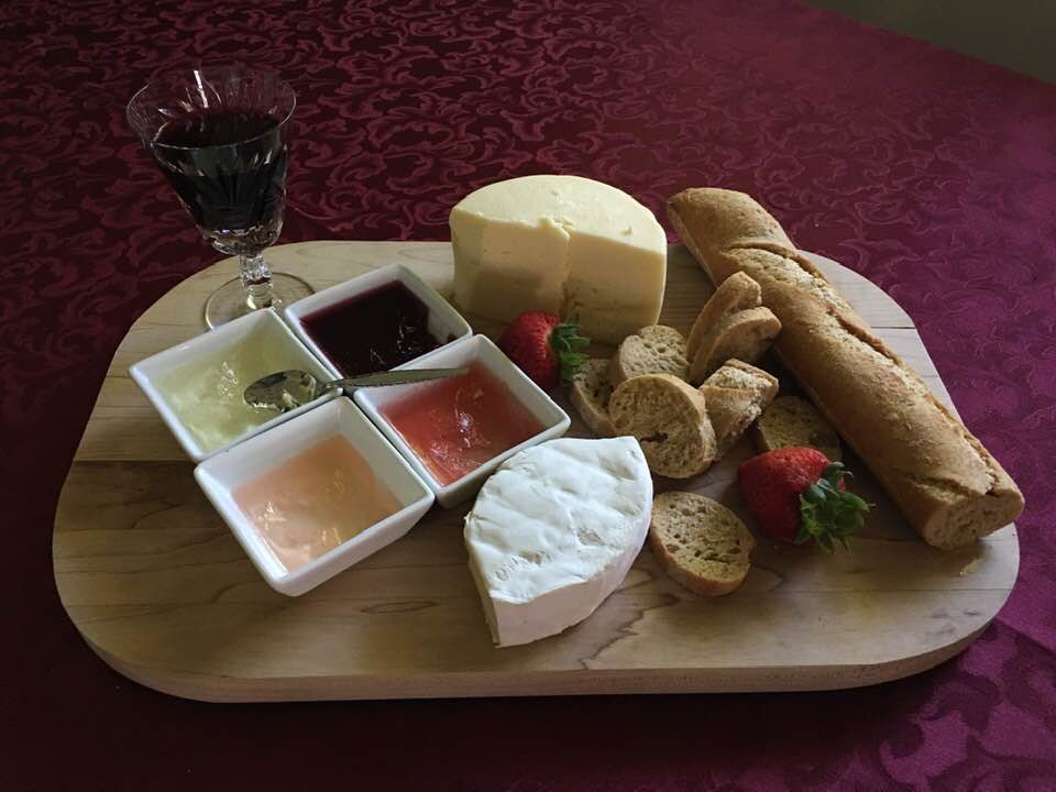 Vinolicious | 2039 County Rd 3, Carrying Place, ON K0K 1L0, Canada | Phone: (613) 661-3633