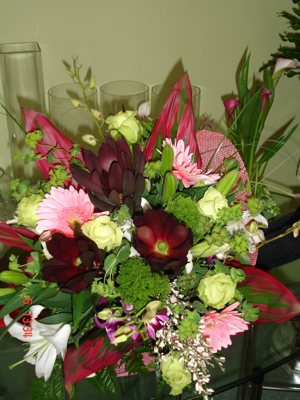 Euro Flowers Mississauga | 119 Lakeshore Rd W UNIT #104, Mississauga, ON L5H 1E9, Canada | Phone: (905) 891-1589