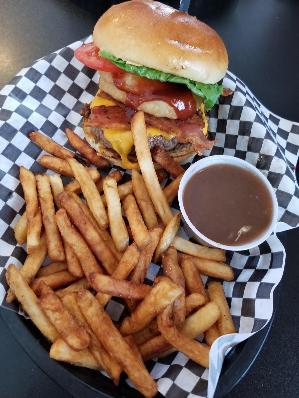 Hideout Bar & Grill | 989 Front Rd, Windsor, ON N9J 2A5, Canada | Phone: (519) 734-8844
