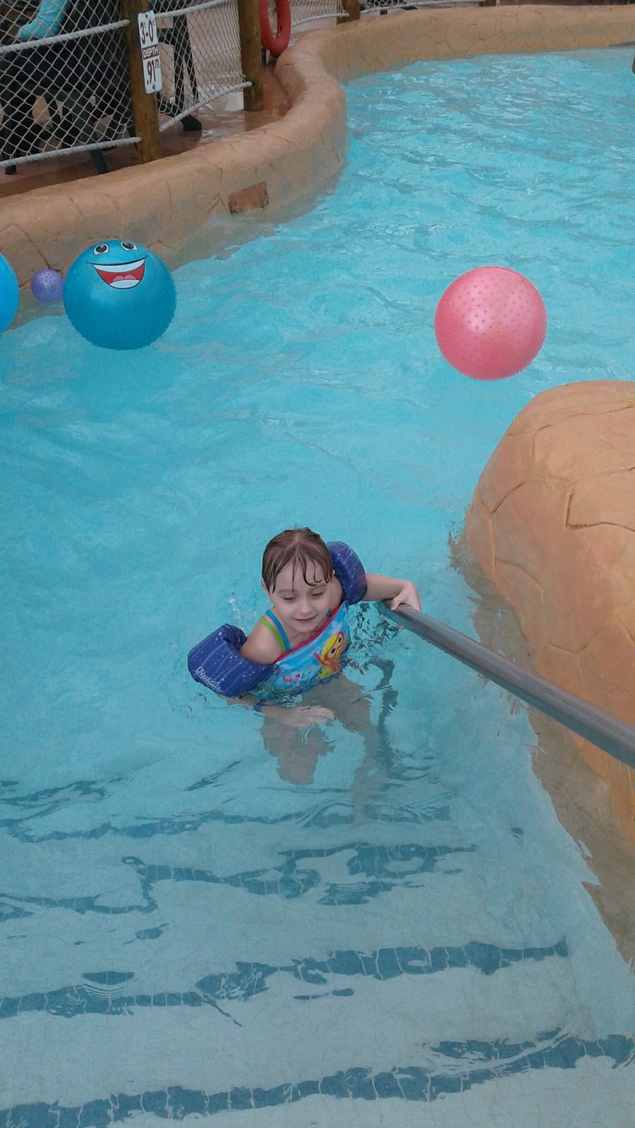 Waves Indoor Waterpark | 8444 Lundys Ln, Niagara Falls, ON L2H 1H4, Canada | Phone: (905) 356-8444
