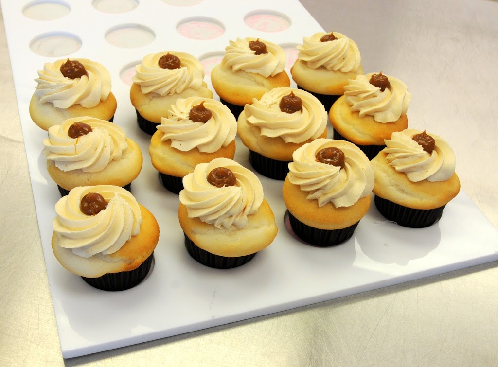 Simply Frosted Cupcakery | 5550 Lawrence Ave E #5, Scarborough, ON M1C 3B2, Canada | Phone: (416) 283-7486