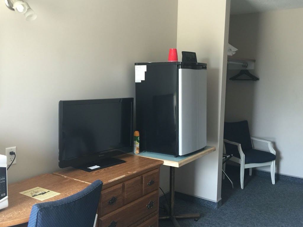 Country Girls Inn Motel | 112 Androsoff St, Blaine Lake, SK S0J 0J0, Canada | Phone: (306) 497-3233