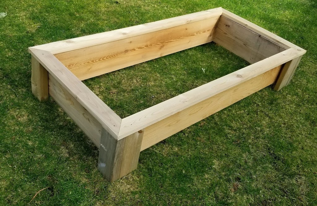 Cedar Garden Beds | 3326 Edgemont Blvd, North Vancouver, BC V7R 2P3, Canada | Phone: (604) 657-7618
