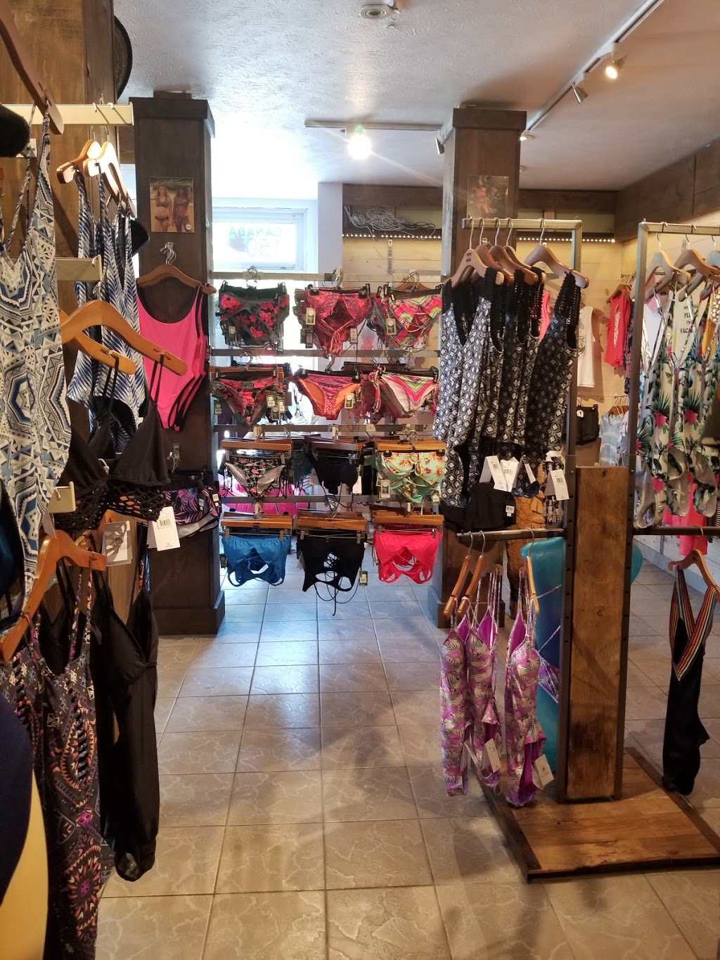 Daves World | 16 Walker St, Port Dover, ON N0A 1N0, Canada | Phone: (519) 583-0369