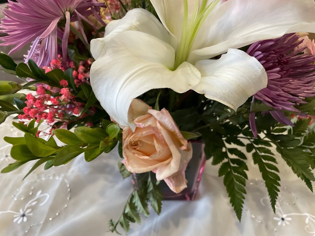 La Grâce des Fleurs | 3975 Boulevard Saint-Martin O, Laval, QC H7T 1B7, Canada | Phone: (450) 688-0000