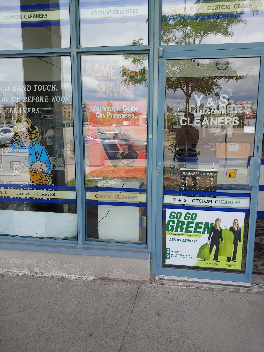 Y Custom Cleaners | 10909 Yonge St, Richmond Hill, ON L4C 3E3, Canada | Phone: (905) 770-0933