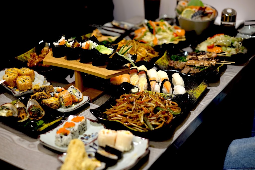 Sushi Sakura | 3400 Chem. des Quatre-Bourgeois, Québec, QC G1W 2L3, Canada | Phone: (581) 981-8008