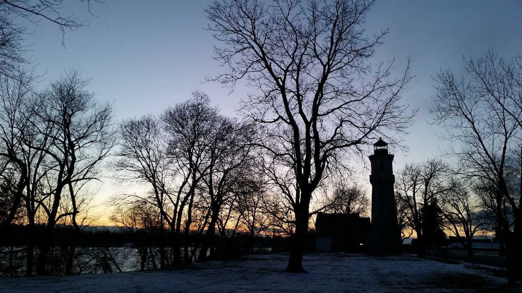 Old Fort Niagara Light, Youngstown, NY | Fort Niagara State Park, Scott Ave, Youngstown, NY 14174, USA | Phone: (716) 745-7611