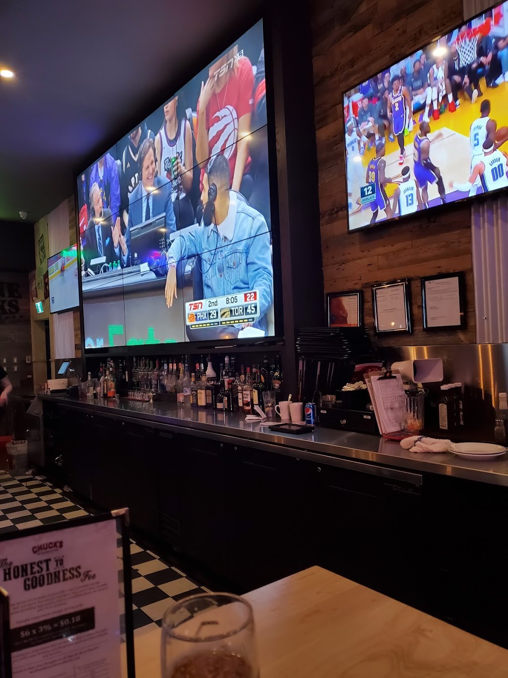 Chucks Roadhouse Bar & Grill | 440 Hespeler Rd, Cambridge, ON N1R 6J7, Canada | Phone: (519) 622-8334