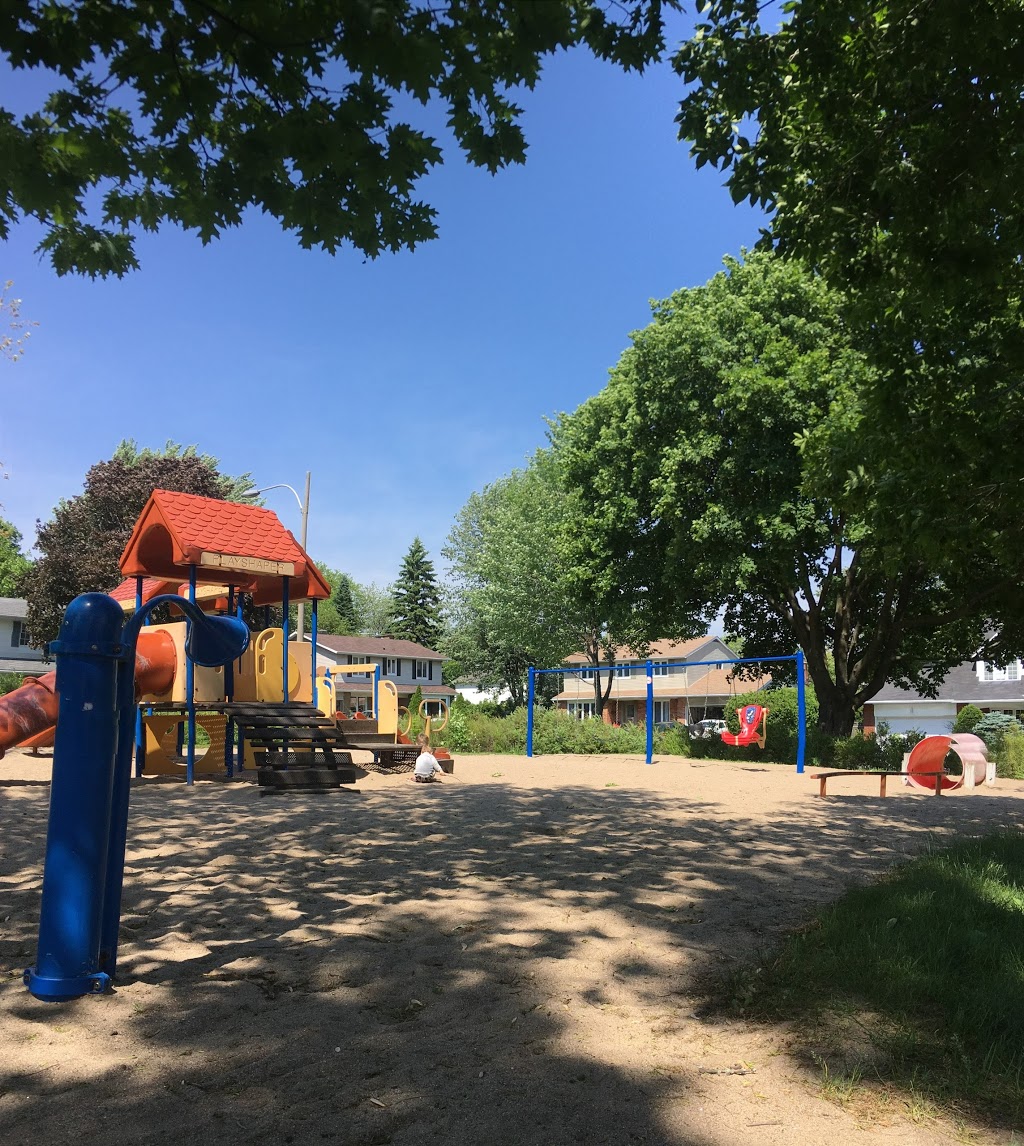 Beacon Hill Park | 100 Harwood Gate, Beaconsfield, QC H9W 2Z3, Canada | Phone: (514) 872-0311