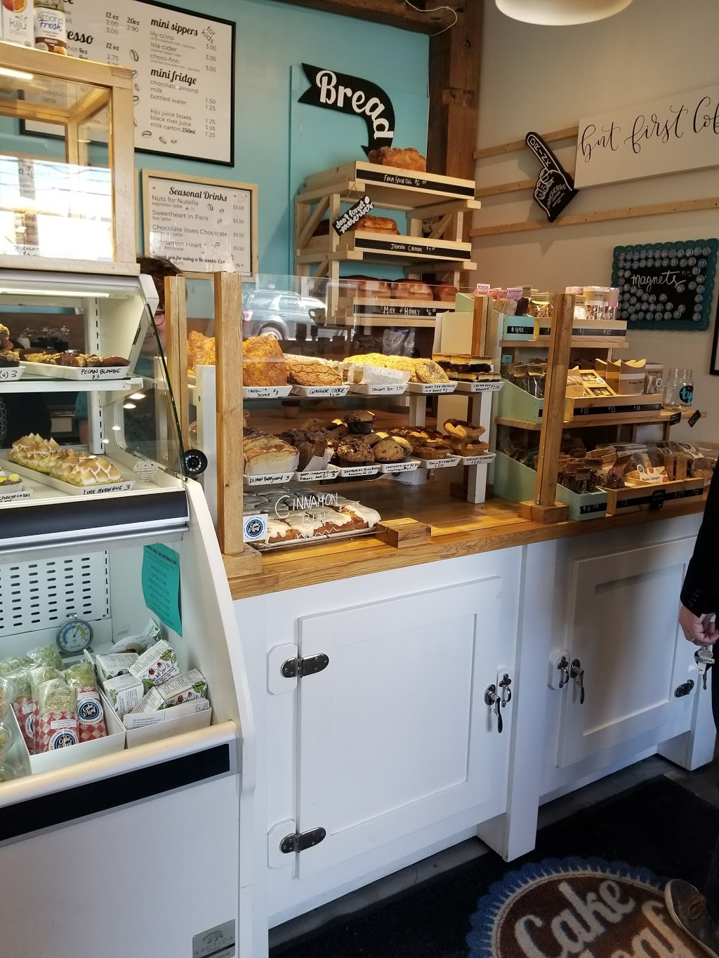 Cake & Loaf Bakery | 321 Dundurn St S, Hamilton, ON L8P 2M5, Canada | Phone: (289) 389-6581