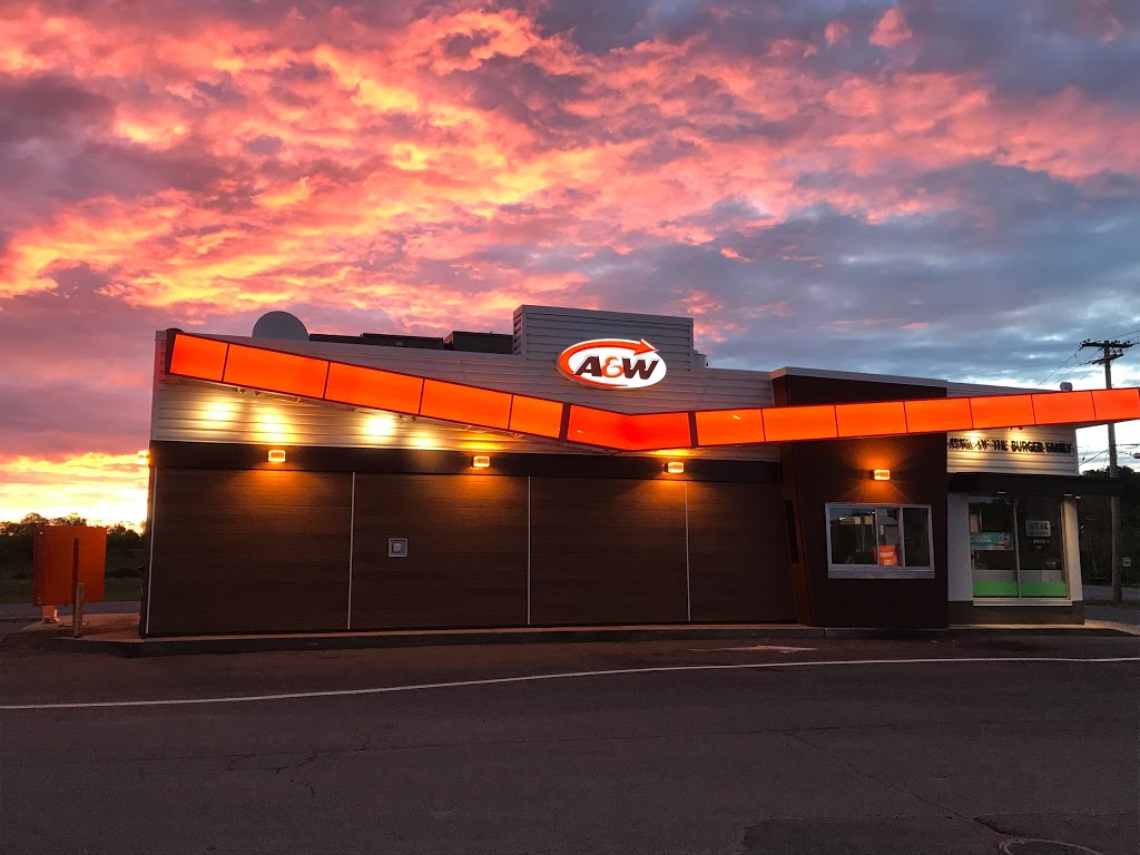 A&W Canada | 321 Wentworth Rd, Windsor, NS B0N 2T0, Canada | Phone: (902) 792-4024