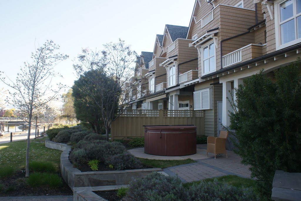 Okanagan Lodging Company | 3880 Truswell Rd, Kelowna, BC V1W 3K7, Canada | Phone: (250) 764-6000