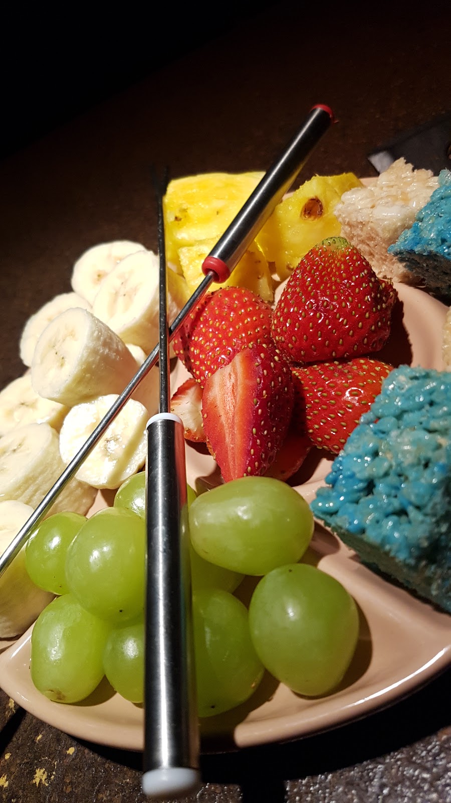 Ufondue & Stonegrill Restaurant | 613 8 St E, Saskatoon, SK S7H 0R1, Canada | Phone: (306) 955-6118