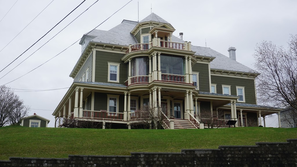 Gîte du Manoir Forsyth | 325 Rue Principale, Saint-Évariste-de-Forsyth, QC G0M 1S0, Canada | Phone: (418) 459-3386