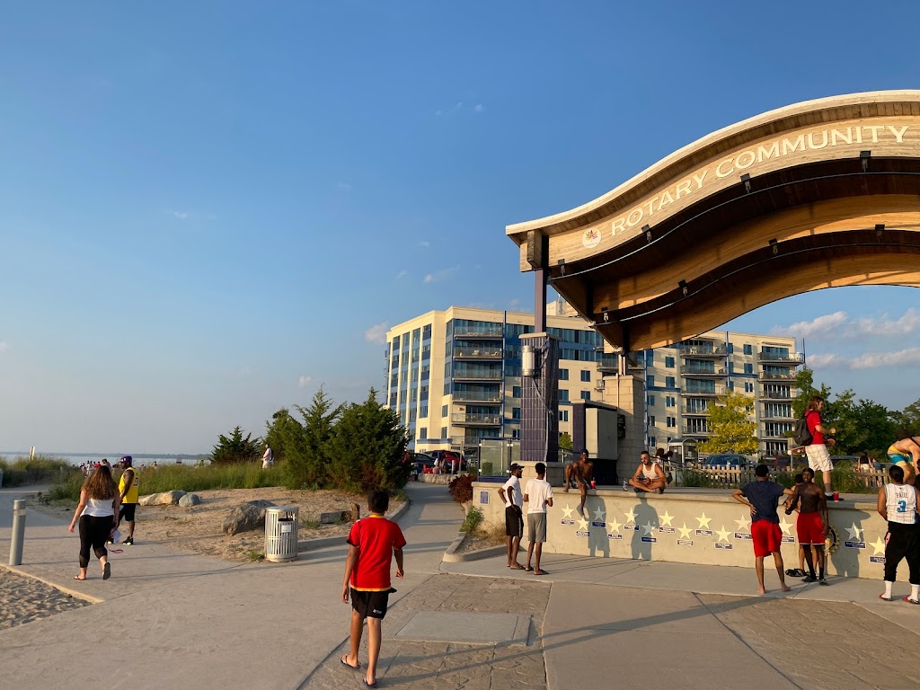 Willie’s Beach Bar | 85 Main St W, Grand Bend, ON N0M 1T0, Canada | Phone: (519) 238-6460