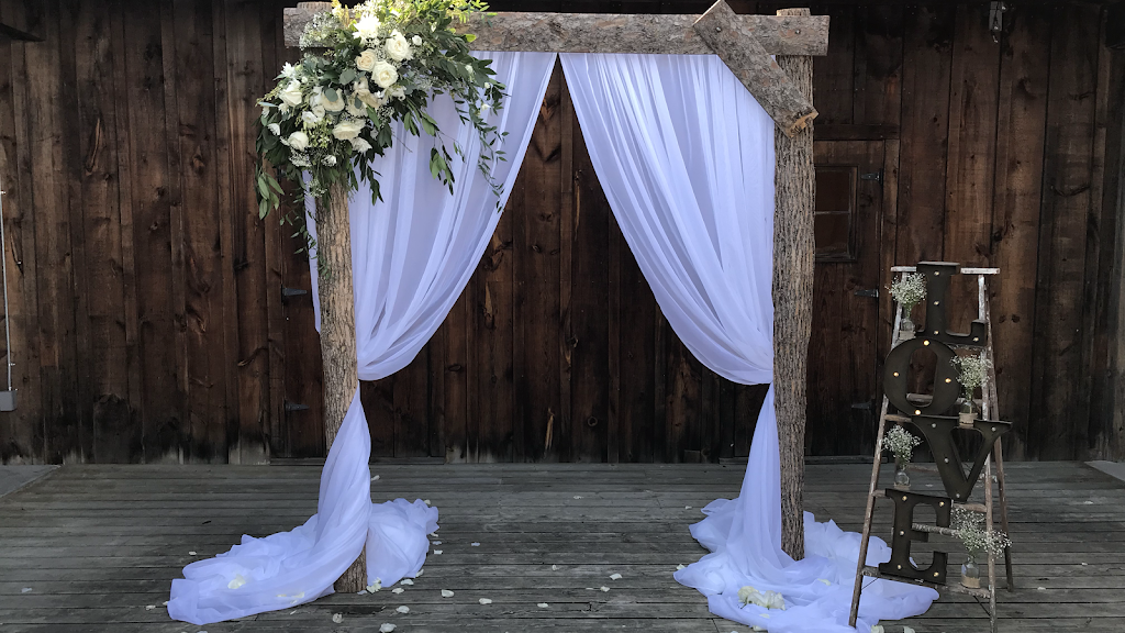 Signature Weddings by Lisa | 4028 ON-6, Puslinch, ON N0B 2J0, Canada | Phone: (519) 835-1317