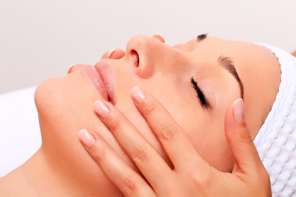 Esthétique dermka clinik châteauguay | 230 Bd Saint-Jean-Baptiste LOCAL 102, Châteauguay, QC J6K 3B8, Canada | Phone: (438) 386-7111