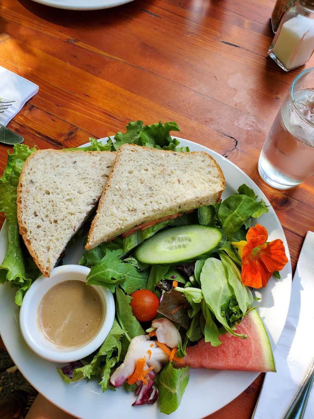 Linden Gardens and the Frog City Café | 351 Linden Ave, Kaleden, BC V0H 1K0, Canada | Phone: (250) 497-6600