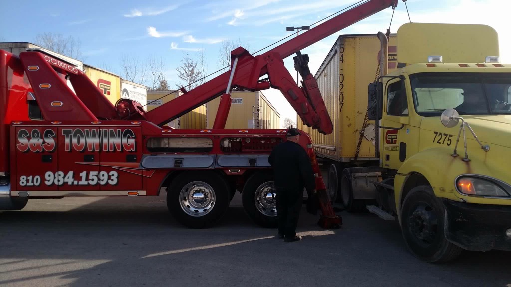 S & S Towing Inc | 1290 Range Rd, Port Huron, MI 48060, USA | Phone: (810) 984-1593