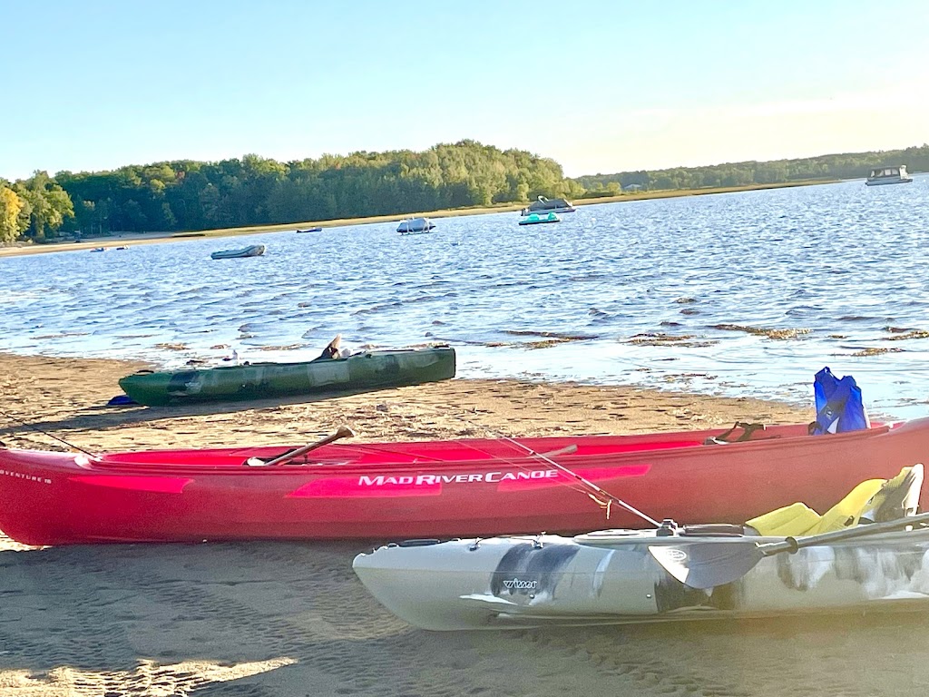 The Little Blue Beach House | 141 Greatview Trail, Pembroke, ON K8A 6W2, Canada | Phone: (289) 929-4171