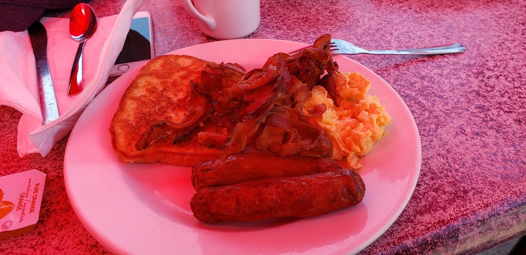 Country Chalet Restaurant | 6526 Main St, Niagara Falls, ON L2G 3Z6, Canada | Phone: (905) 371-1058