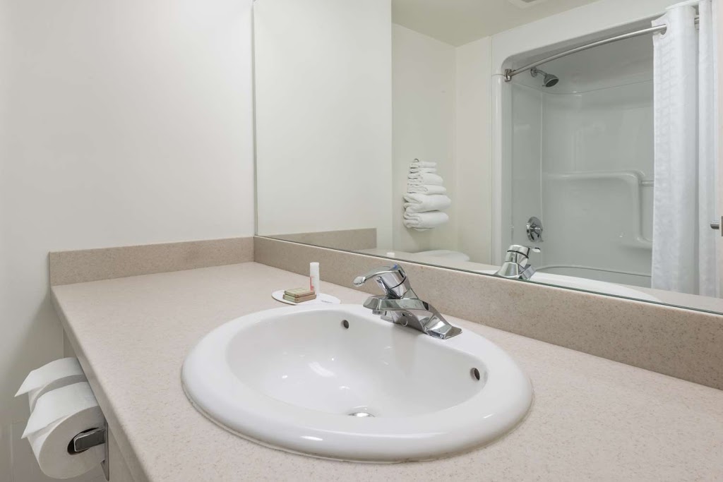 Super 8 by Wyndham Mississauga | 6625 Kennedy Rd, Mississauga, ON L5T 2W4, Canada | Phone: (905) 581-0043