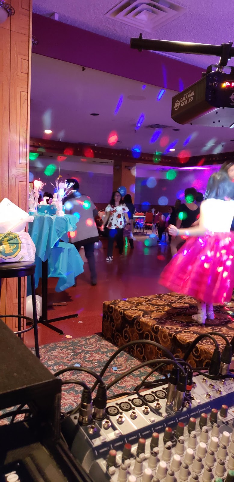 Shakers Roadhouse | 15004 Yellowhead Trail, Edmonton, AB T5V 1A1, Canada | Phone: (780) 482-0202