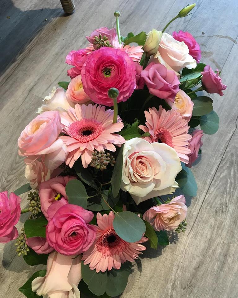 Edna Miller Flowers & Gifts Inc | 1479 Main St W, Hamilton, ON L8S 1C9, Canada | Phone: (905) 528-4331